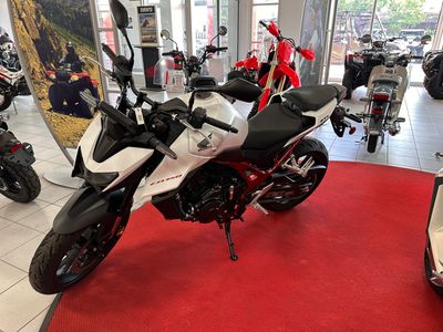 2025 Honda CB750 Hornet - Photo 2