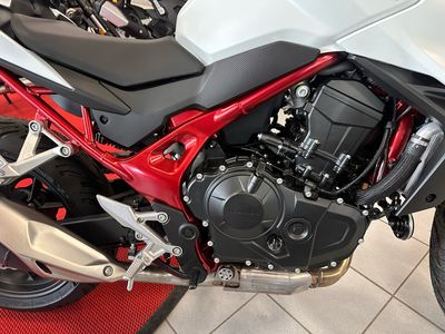2025 Honda CB750 Hornet - Photo 9