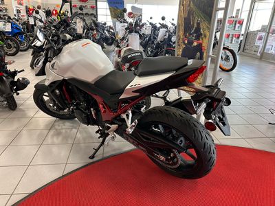 2025 Honda CB750 Hornet - Photo 3