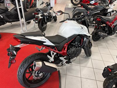 2025 Honda CB750 Hornet - Photo 4