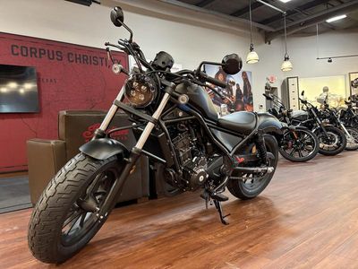 2025 Honda Rebel 300 - Photo 2