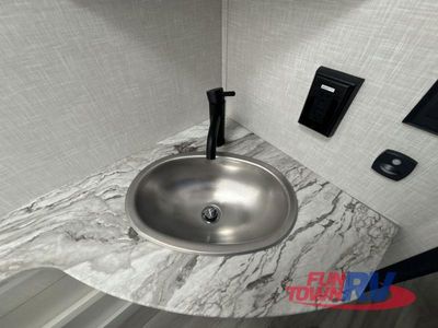 2025 Venture RV Stratus - Photo 33