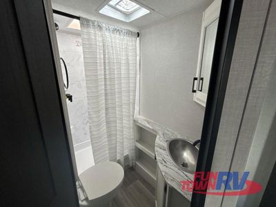 2025 Venture RV Stratus - Photo 32