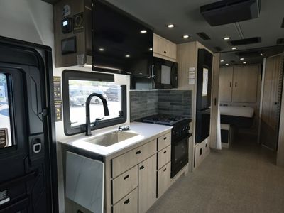 2026 Grand Design LINEAGE SERIES F - Photo 6
