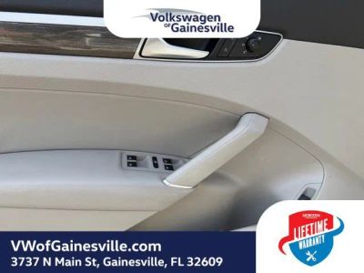 2018 Volkswagen Passat — photo 12 view