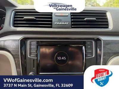 2018 Volkswagen Passat — photo 21 view