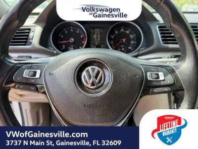2018 Volkswagen Passat — photo 18 view