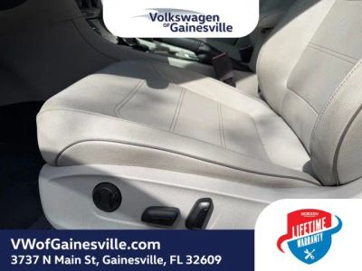 2018 Volkswagen Passat — photo 14 view