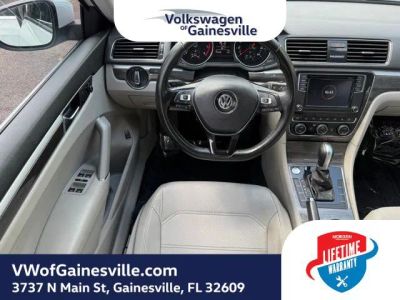 2018 Volkswagen Passat — photo 11 view