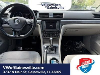 2018 Volkswagen Passat — photo 9 view