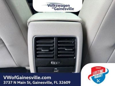 2018 Volkswagen Passat — photo 8 view