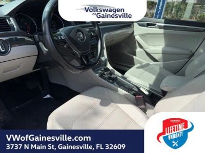 2018 Volkswagen Passat — photo 16 view