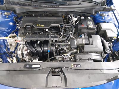 2024 Hyundai Elantra — photo 9 view