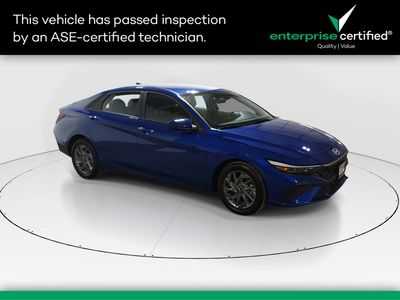 2024 Hyundai Elantra SEL IVT — front three-quarter view