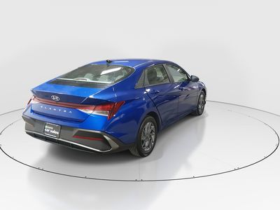 2024 Hyundai Elantra — photo 7 view