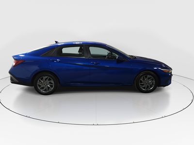 2024 Hyundai Elantra — photo 8 view