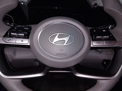 2024 Hyundai Elantra — photo 12 view