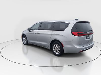 2023 Chrysler Pacifica — detail view