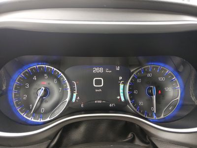 2023 Chrysler Pacifica — photo 14 view