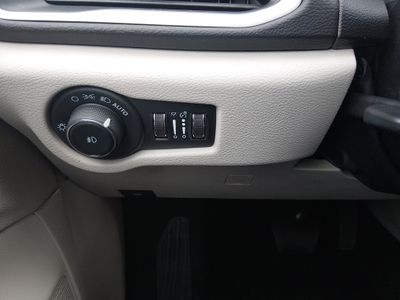2023 Chrysler Pacifica — photo 13 view