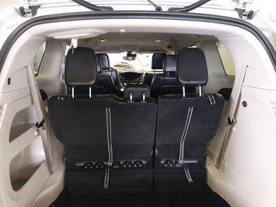 2024 Chrysler Pacifica — photo 11 view