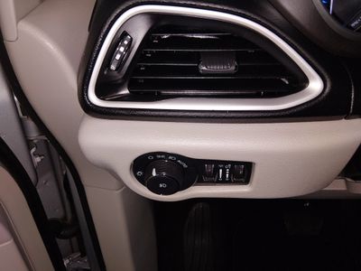 2024 Chrysler Pacifica — photo 13 view