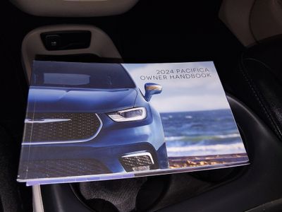 2024 Chrysler Pacifica — photo 22 view