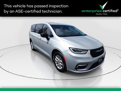 2024 Chrysler Pacifica Touring L FWD — front three-quarter view