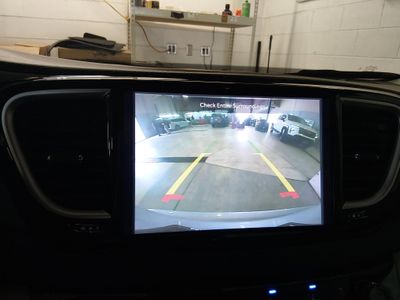 2024 Chrysler Pacifica — photo 17 view