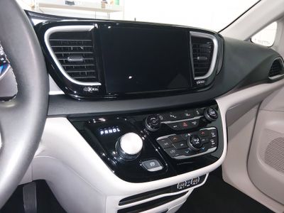 2024 Chrysler Pacifica — photo 21 view