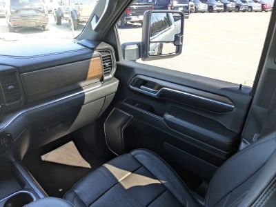 2024 Chevrolet Silverado 3500HD — photo 17 view