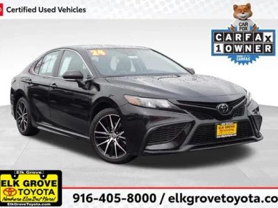 2024 Toyota Camry SE in Black — front three-quarter view
