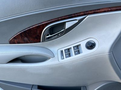 2011 Buick LaCrosse — photo 12 view
