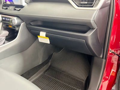 2025 Toyota RAV4 — photo 31 view