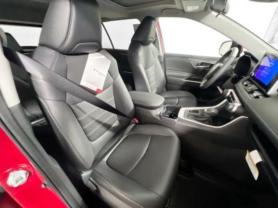 2025 Toyota RAV4 — photo 27 view
