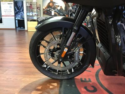2025 Indian Motorcycle Challenger Dark Horse 112 Black Smoke - Photo 9