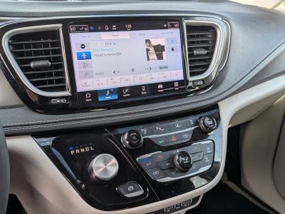 2023 Chrysler Pacifica Hybrid - Photo 24