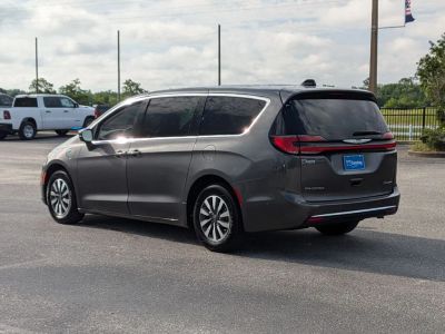 2023 Chrysler Pacifica Hybrid - Photo 3