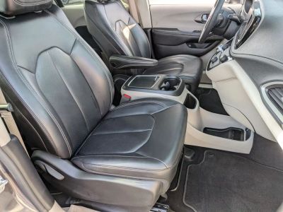 2023 Chrysler Pacifica Hybrid - Photo 22