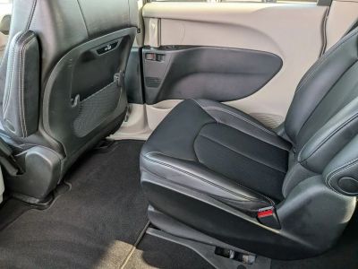 2023 Chrysler Pacifica Hybrid - Photo 18