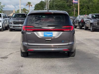 2023 Chrysler Pacifica Hybrid - Photo 4