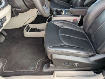 2023 Chrysler Pacifica Hybrid - Photo 11