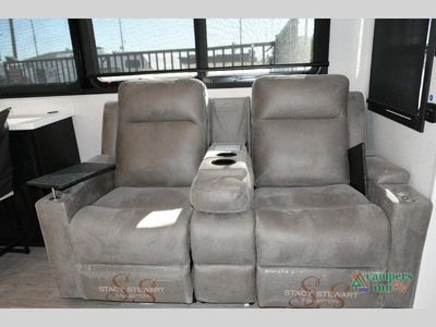 2026 Jayco Pinnacle - Photo 7