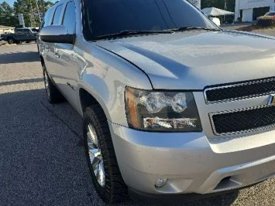 2013 Chevrolet Suburban 1500 - Photo 3