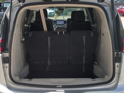 2023 Chrysler Pacifica - Photo 13