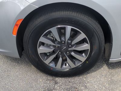 2023 Chrysler Pacifica - Photo 11