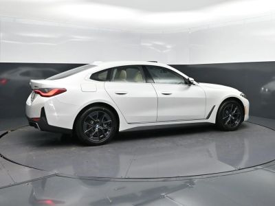 2026 BMW i4 - Photo 9