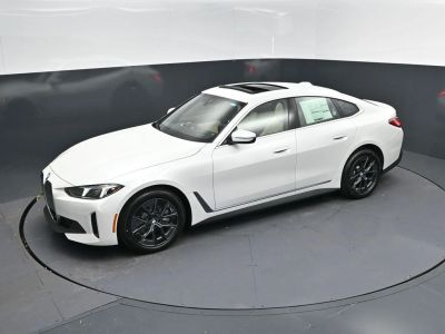 2026 BMW i4 - Photo 32