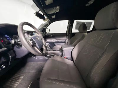 2017 Toyota Tacoma — photo 12 view