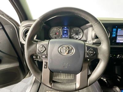 2017 Toyota Tacoma — photo 14 view